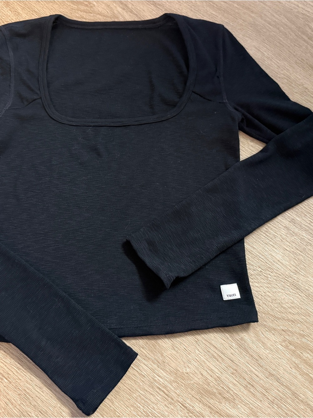 Never worn Vuori black slub Long-Sleeve Scoop Neck Top size xs